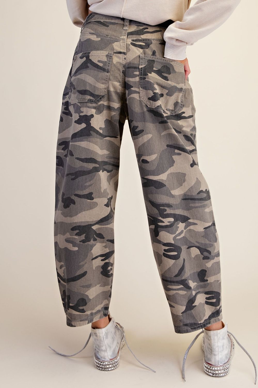 CAMO PRINT BARREL PANTS