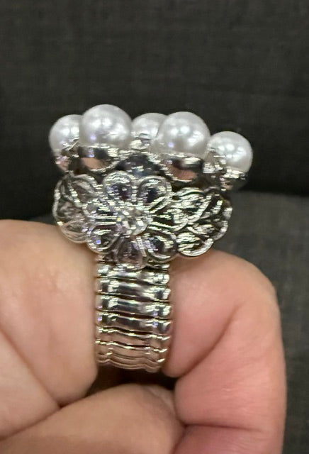 Pillbox Stretch Ring - Sliver Pearl