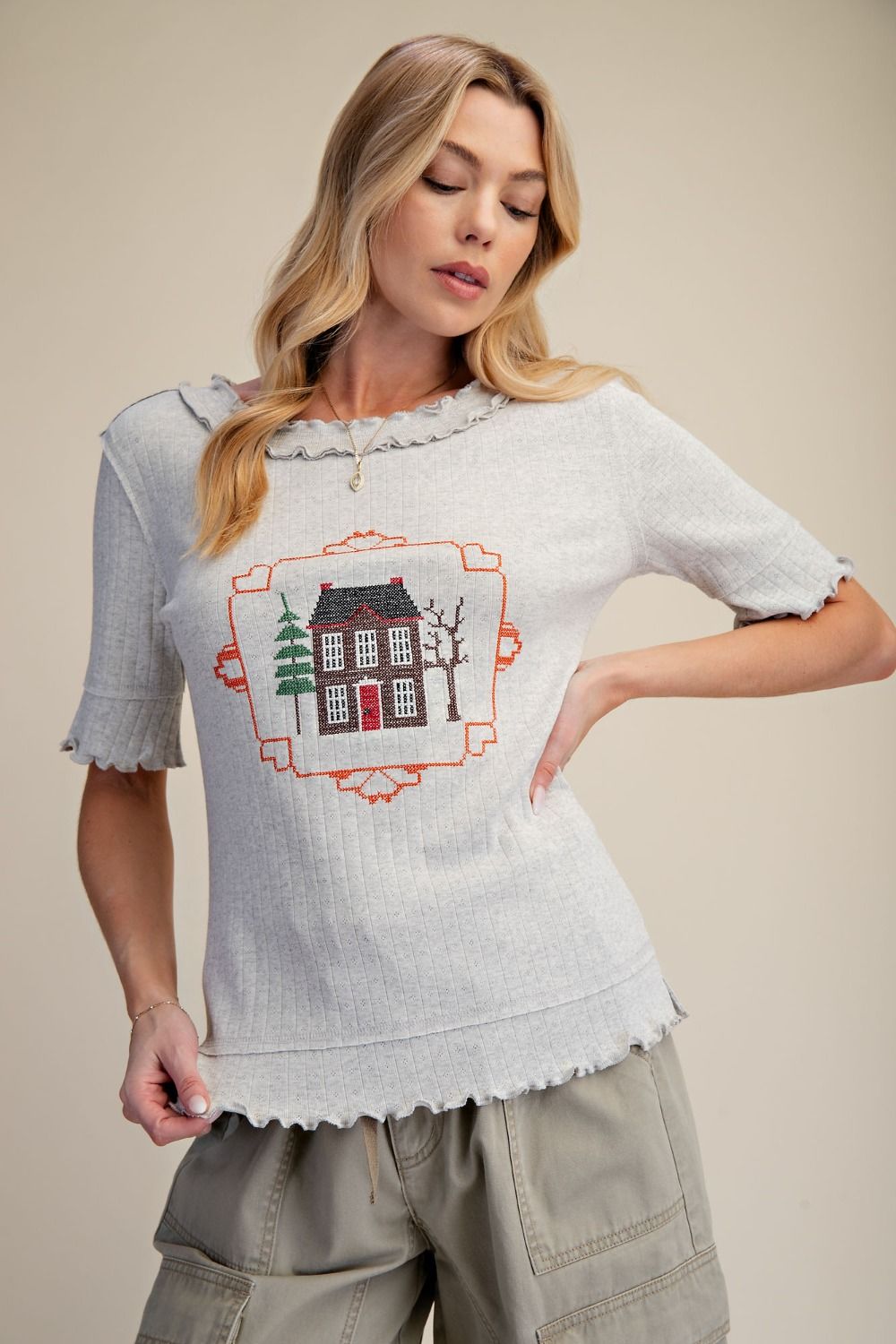 EMBROIDERY KNIT TOP