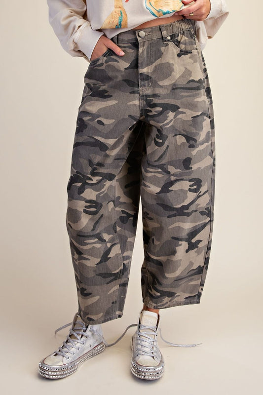 CAMO PRINT BARREL PANTS